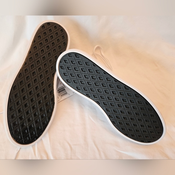 Adidas Women's Breaknet Sleek White, Black and Gold Sneakers, NWT, Size 6 - Picture 4 of 7